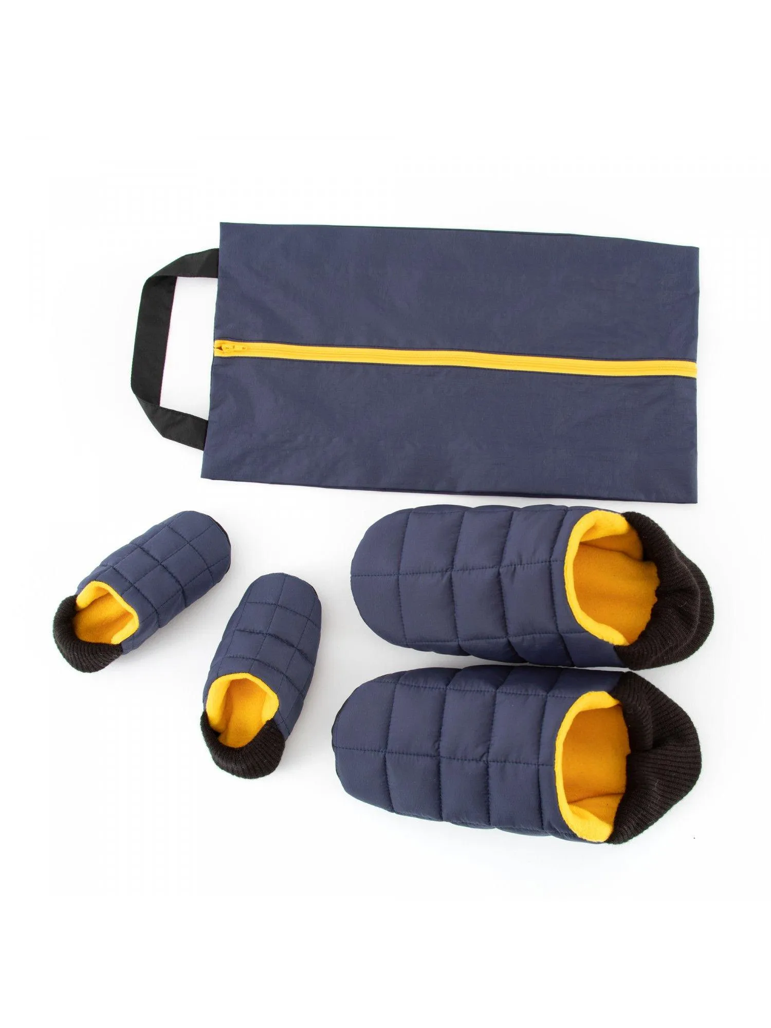 4025 // NORDIK Quilted booties and slippers with travel bag