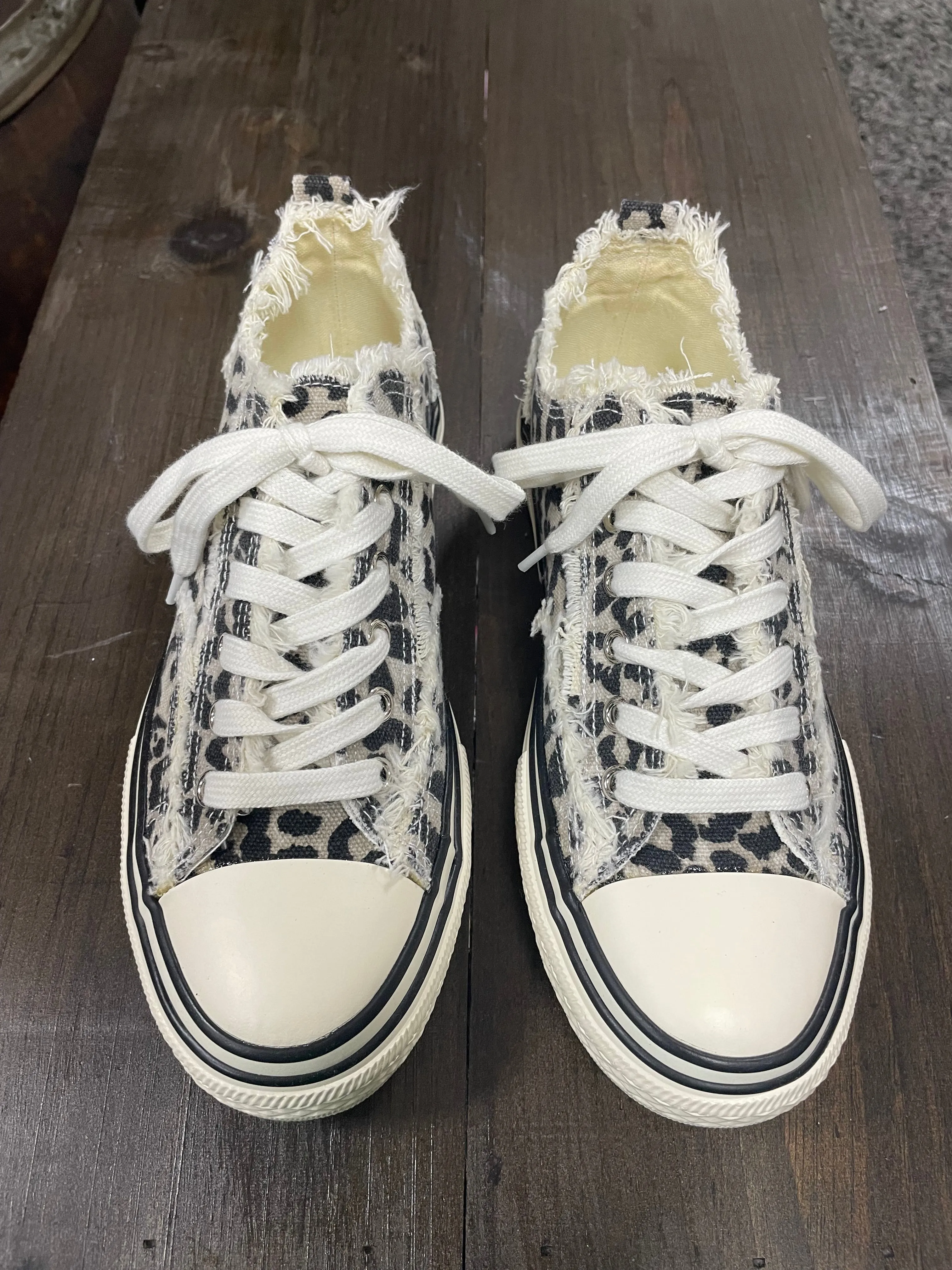 Adorable Dako Sneakers