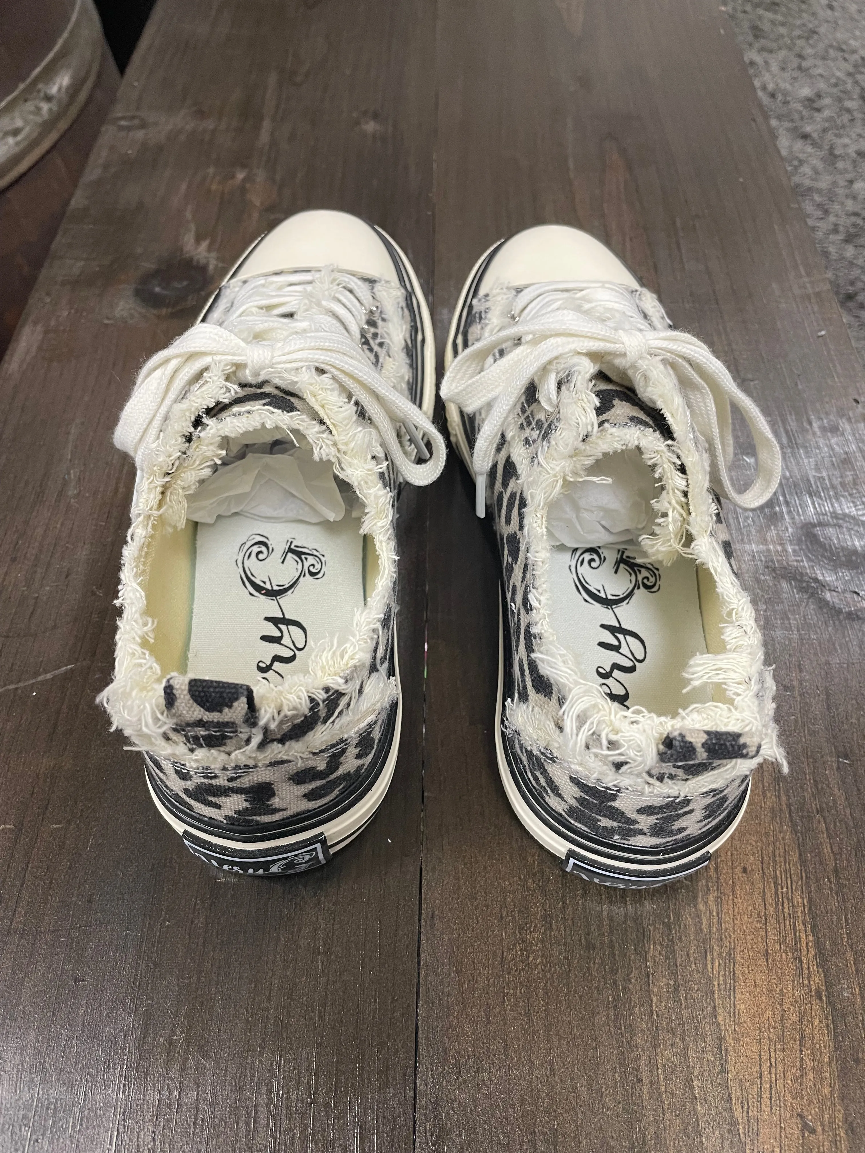 Adorable Dako Sneakers