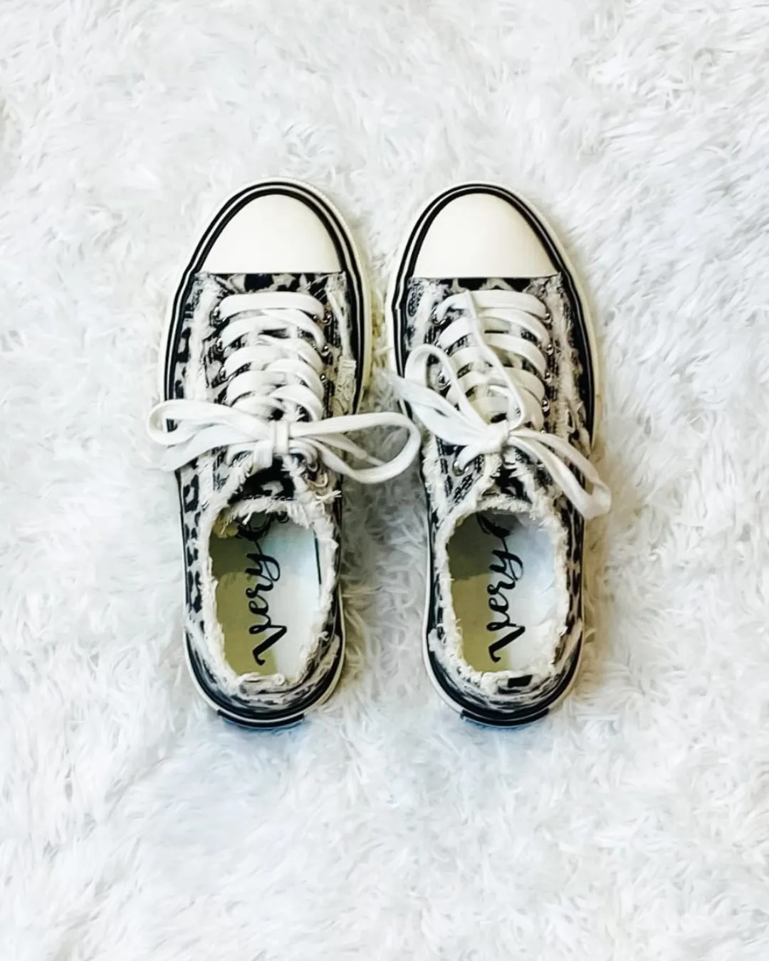 Adorable Dako Sneakers