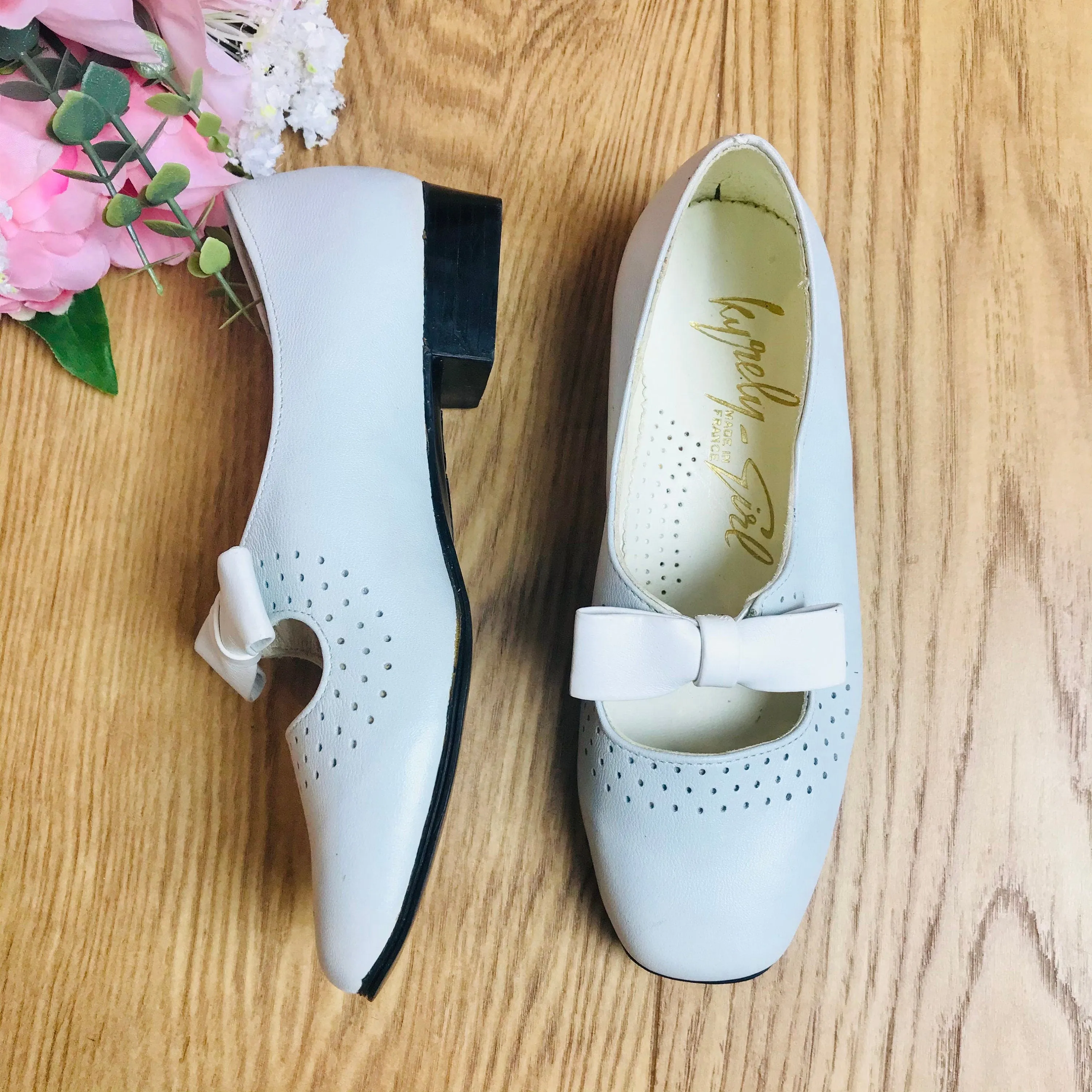 Deadstock 1970's White Leather Kids Mary Janes Made in France EU 28