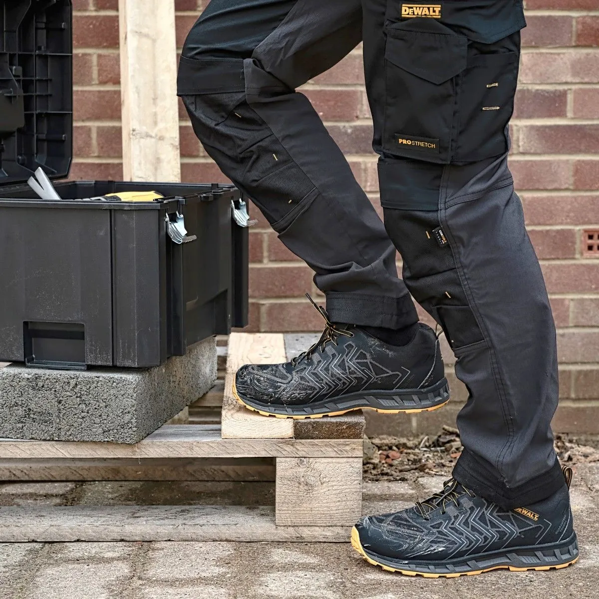 DeWalt Fargo Lightweight Safety Trainer