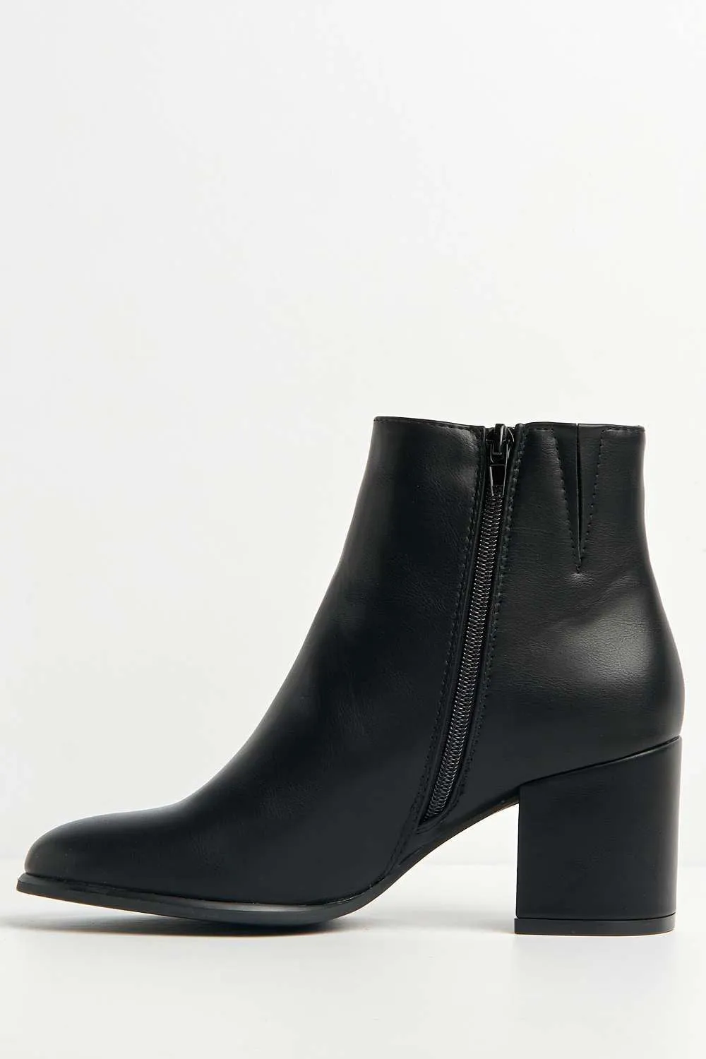 Elsha Block Heel Ankle Chelsea Boots in Black Matt