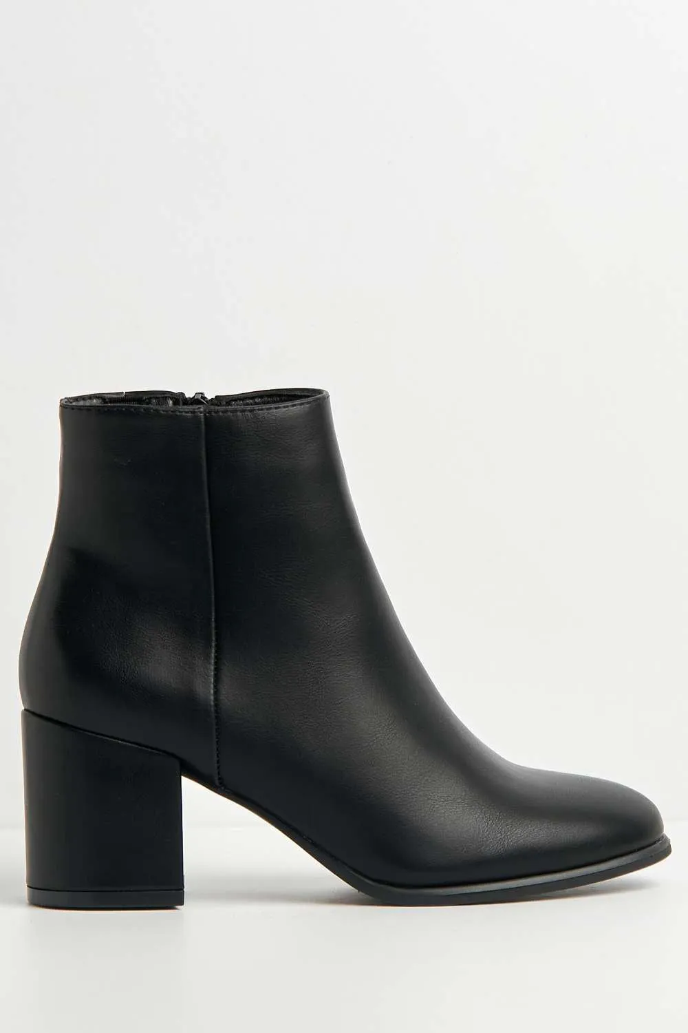 Elsha Block Heel Ankle Chelsea Boots in Black Matt