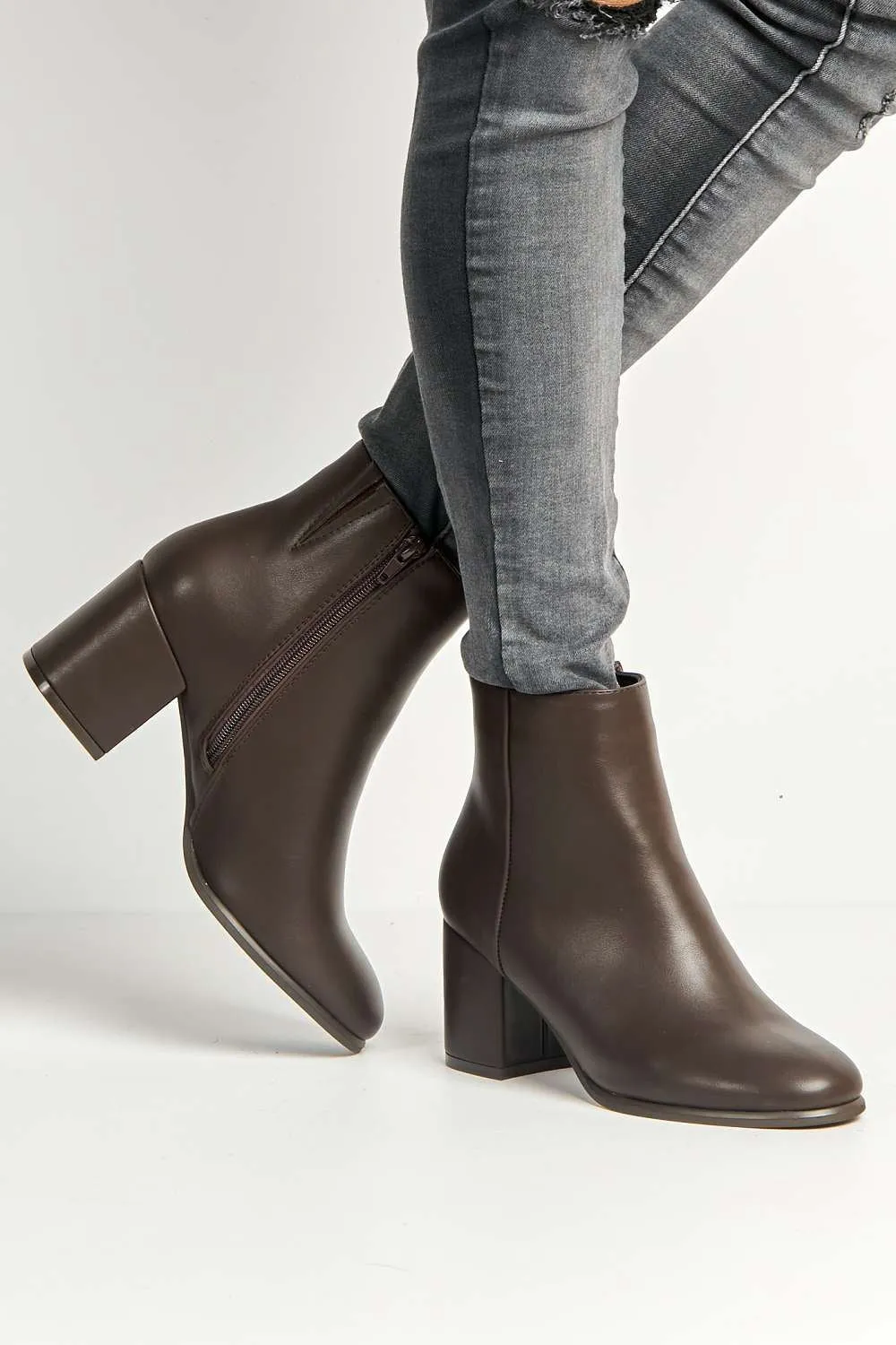 Elsha Block Heel Ankle Chelsea Boots in Chocolate