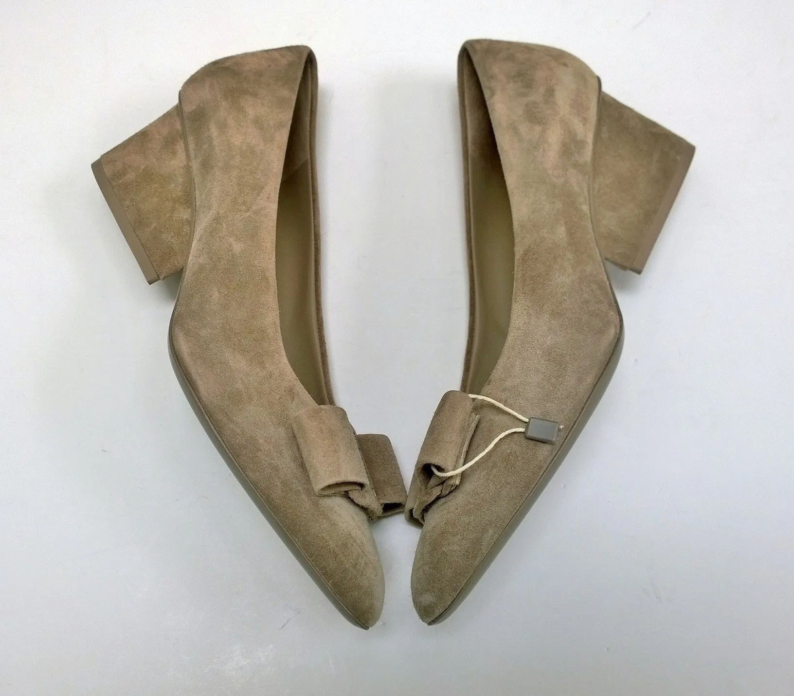 Ferragamo Viva Bay Leaf Khaki Suede 55 Heels B Width New in Box