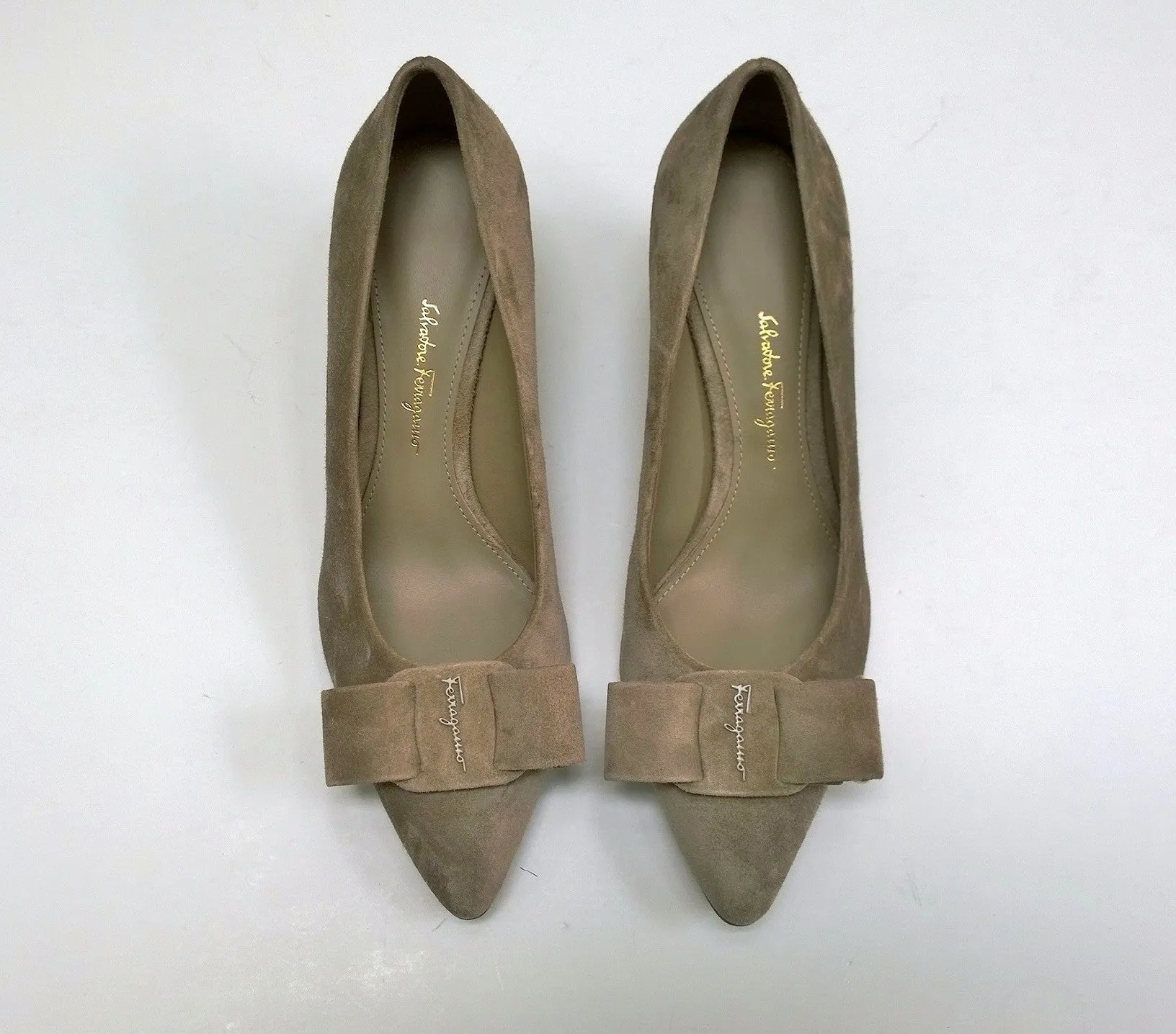 Ferragamo Viva Bay Leaf Khaki Suede 55 Heels B Width New in Box